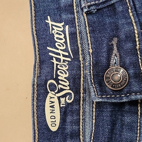 Old Navy "The Sweetheart" Shorts, Size 2, Excellent Condition, Like New - Picture 7 of 8